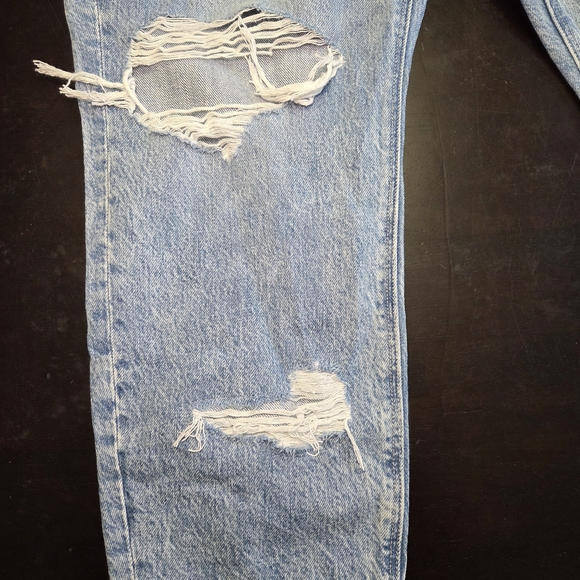 American Eagle Mom Jeans Womens Size 16  Light Blue Distressed - Picture 2 of 7
